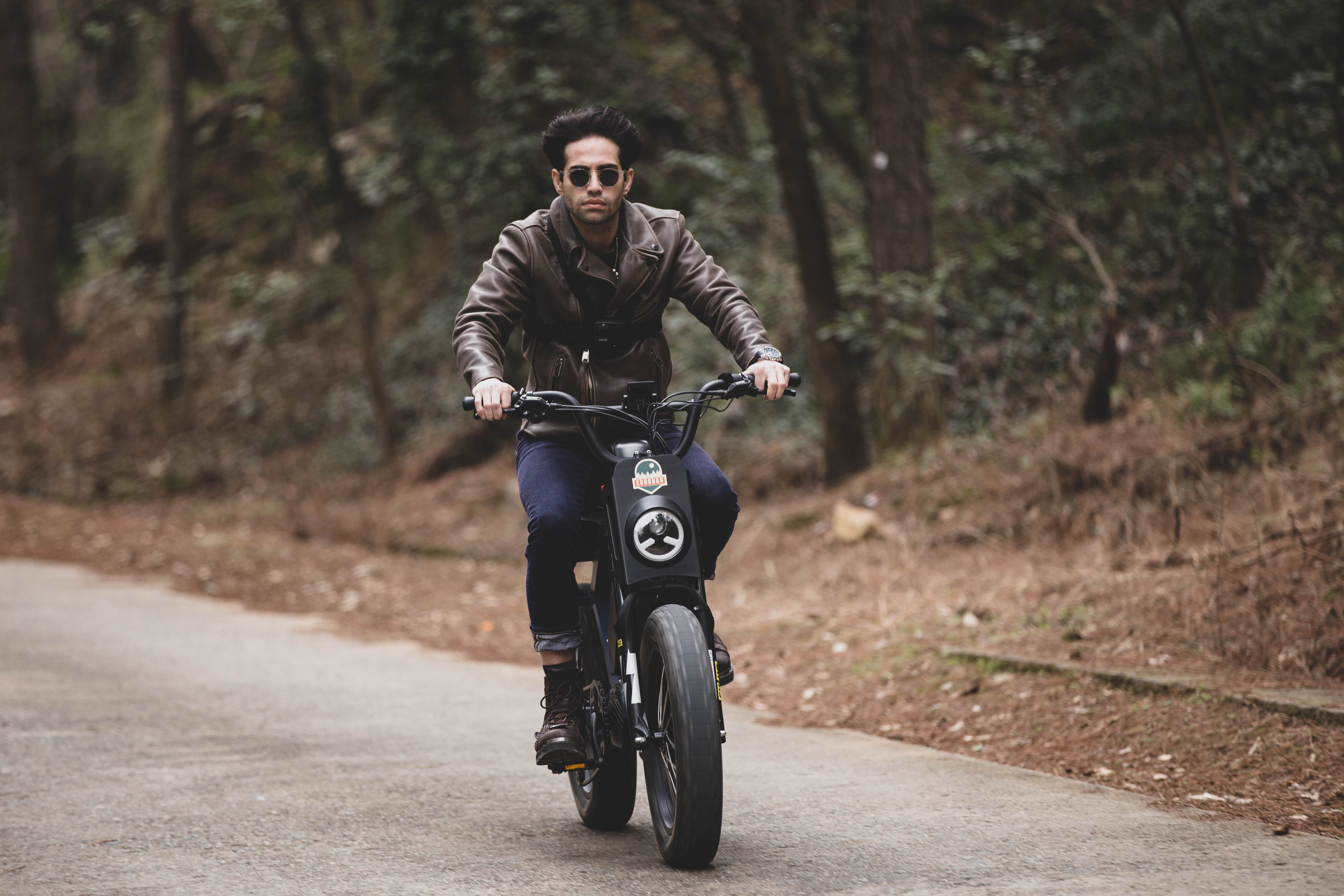 Eunorau FLASH 2.0 Mid-Drive Moto eBike – lifestyle