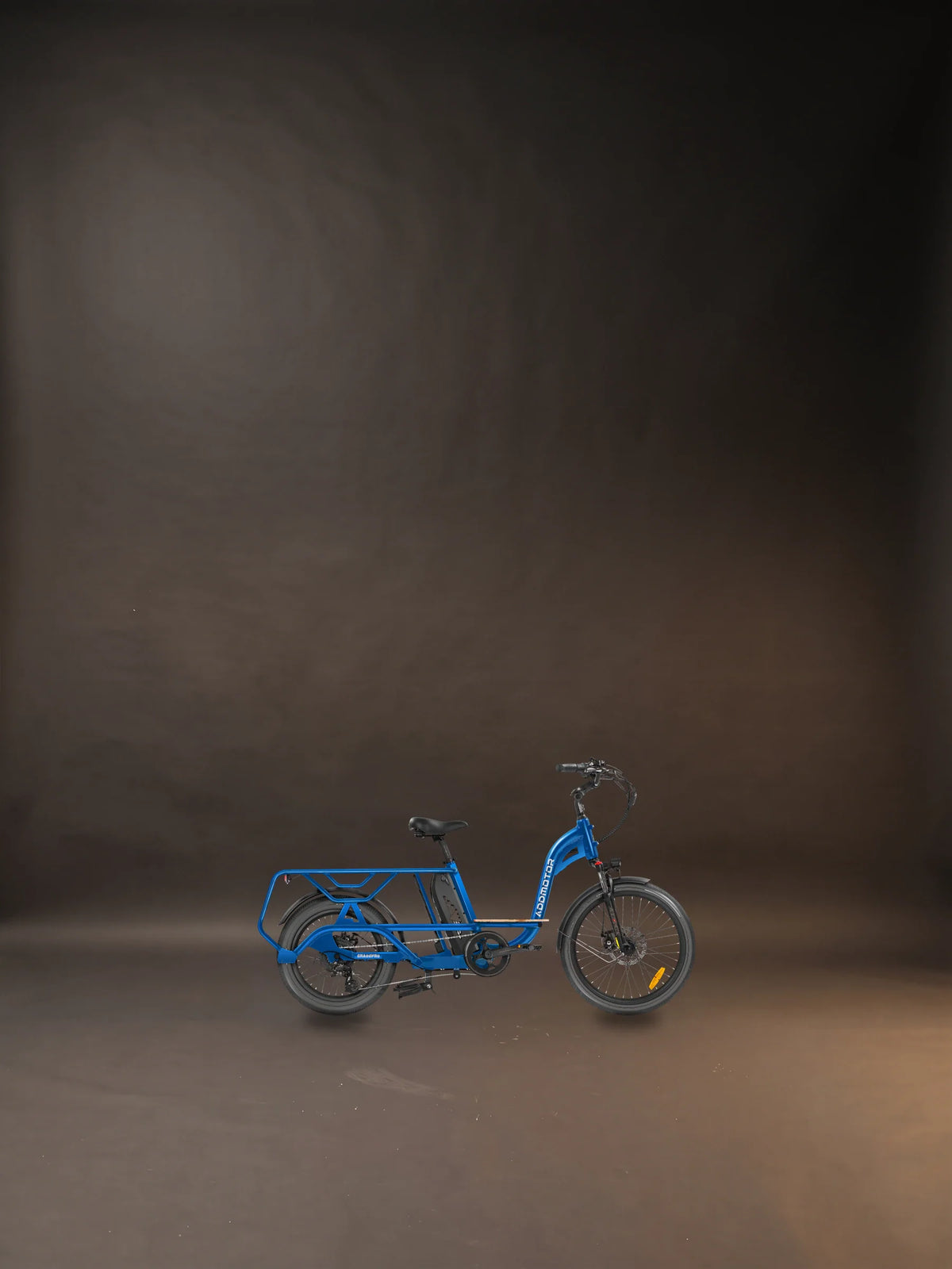 Addmotor Graoopro longtail cargo e-bike in Neptune Blue on a lit studio floor, side view, with its blue step-through frame, the long open rear rack over the 20-inch rear wheel, a wooden footboard and a 24-inch front wheel