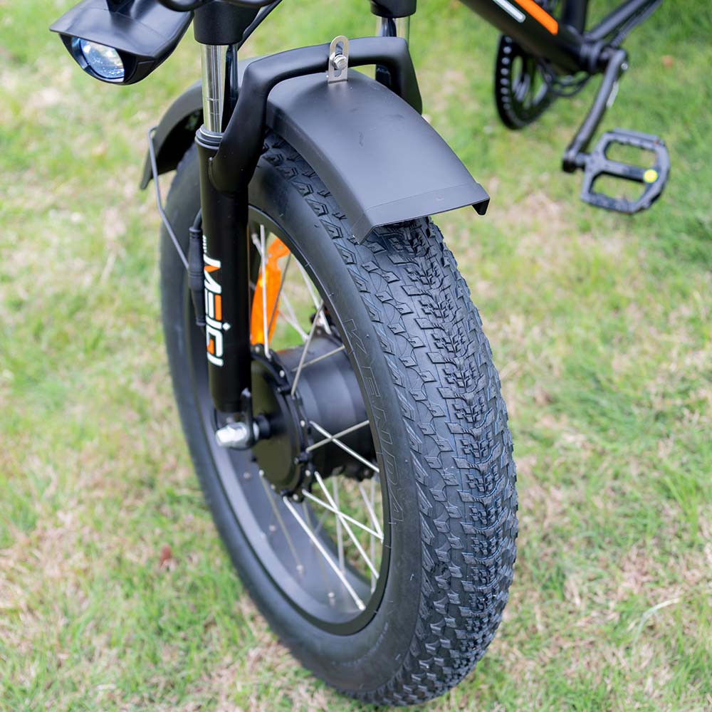 Close-up of the Zeus's front fat tire and fender on grass