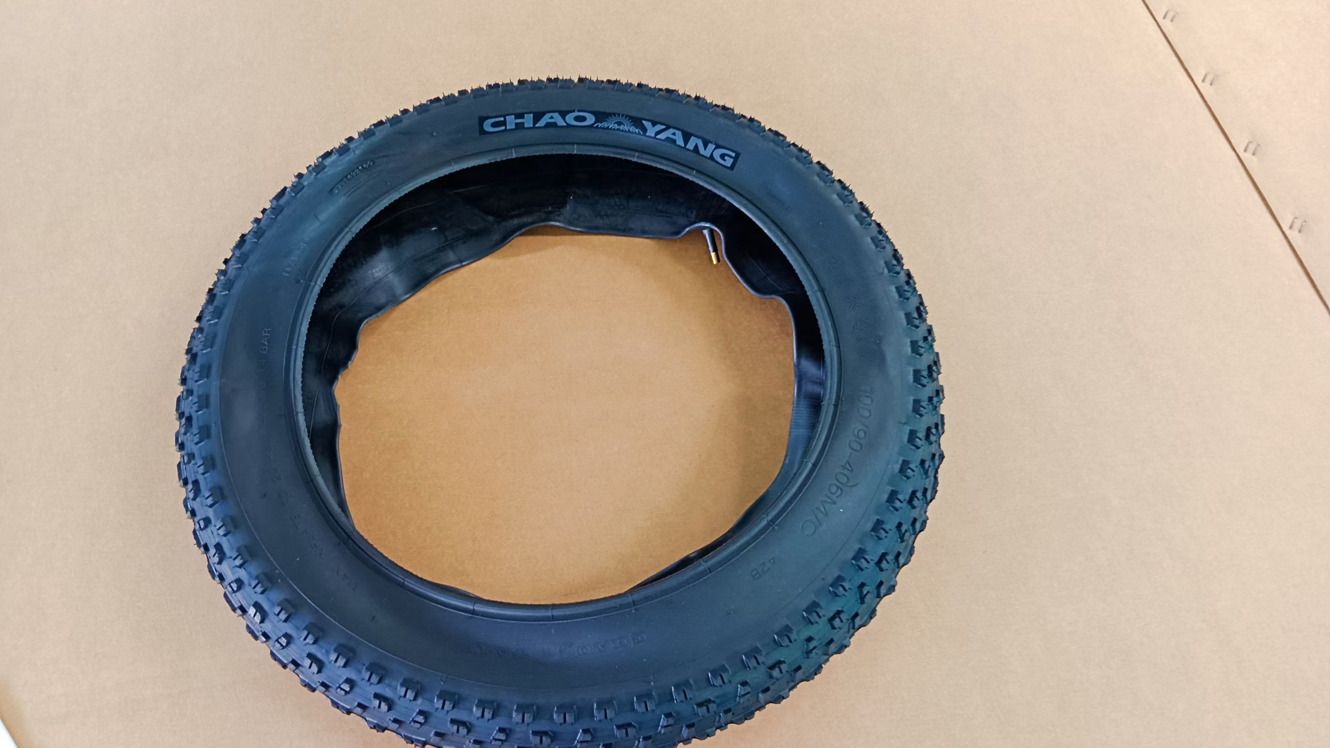YVY Fat Tire, Outer Tyre
