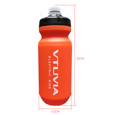 The sport bottle with its size drawn: 21 cm tall, 7.5 cm wide