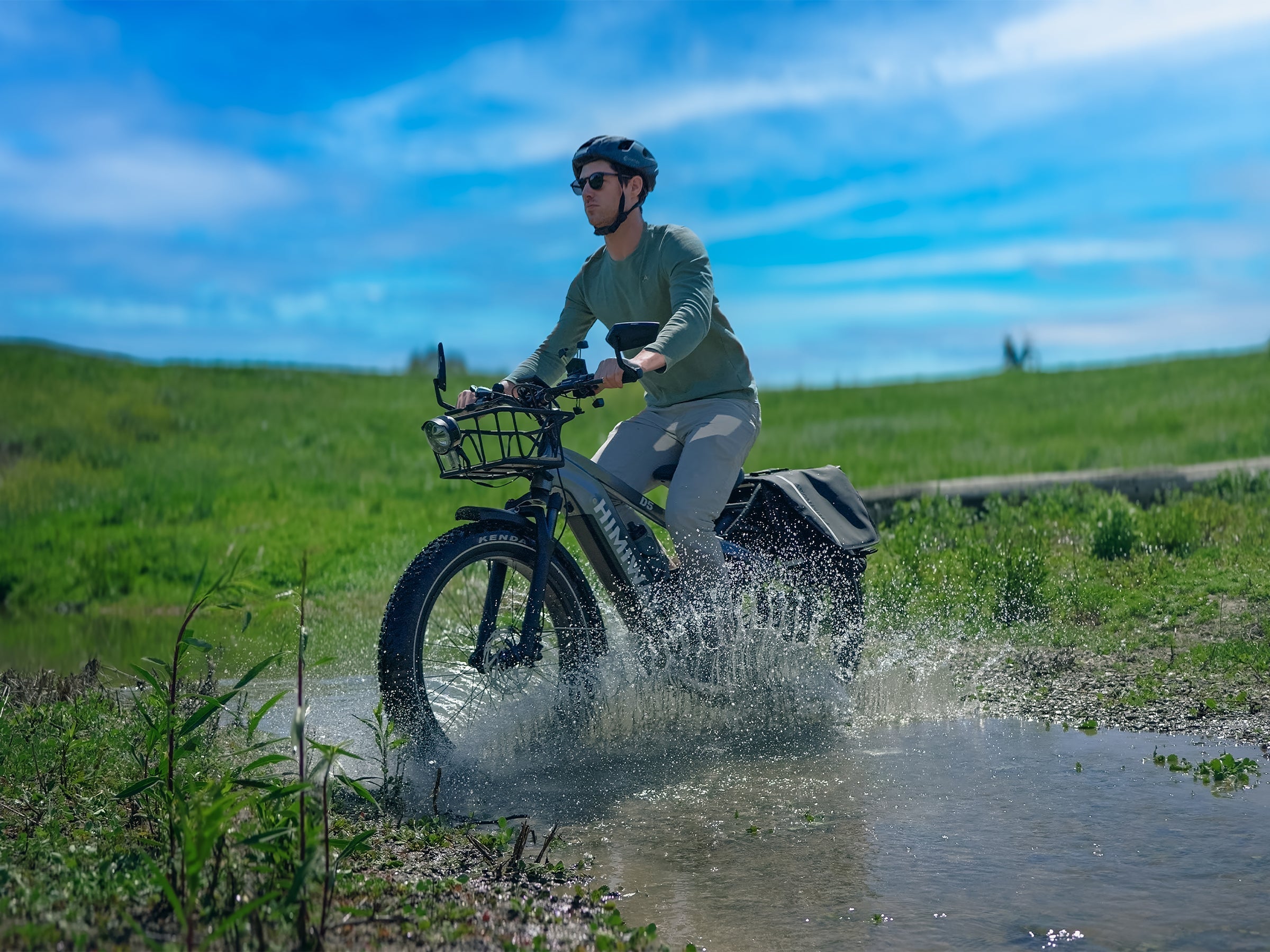 Himiway D5 Zebra all-terrain e-bike – lifestyle
