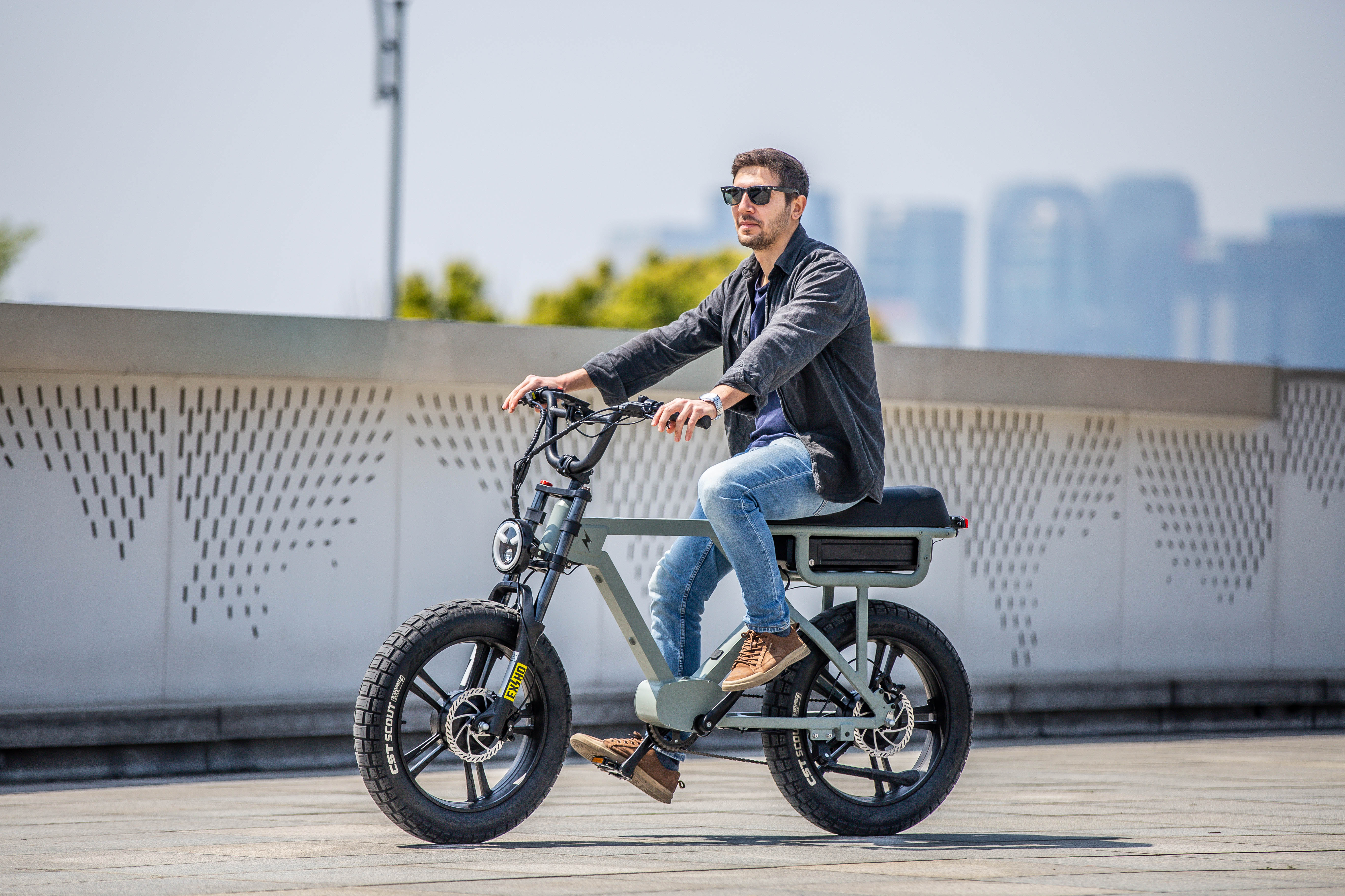 Eunorau FLASH AWD 1.0 Dual-Motor Moto eBike – lifestyle