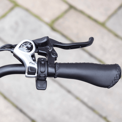 Close-up of a Silverado Urban grip with its gear shifter and brake lever